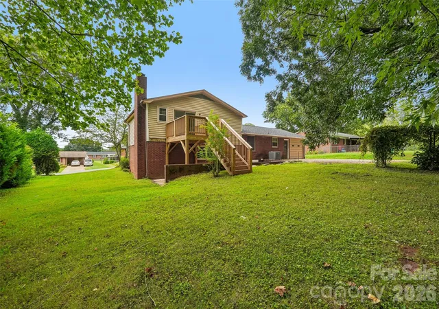 Photo 4 of Single family home for sale at 4036 Elizabeth St, Hickory, NC 28601 | MLS# 4423673 | Listing updated on 2026-09-22