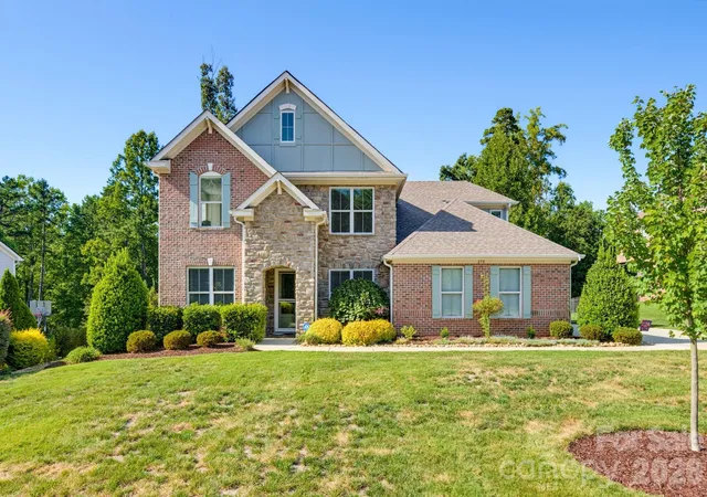 Photo 2 of Single family home for sale at 270 S San Agustin Dr, Mooresville, NC 28117 | MLS# 4423681 | Listing updated on 2026-10-13
