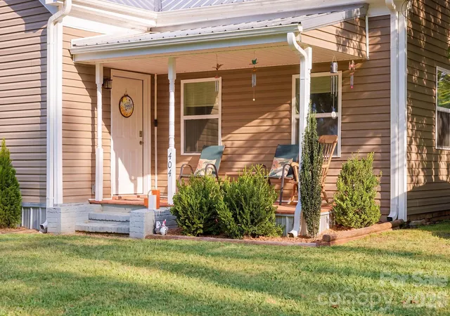 Photo 2 of Single family home for sale at 404 W 7th Avenue, Lexington, NC 27292 | MLS# 4423693 | Listing updated on 2026-09-29