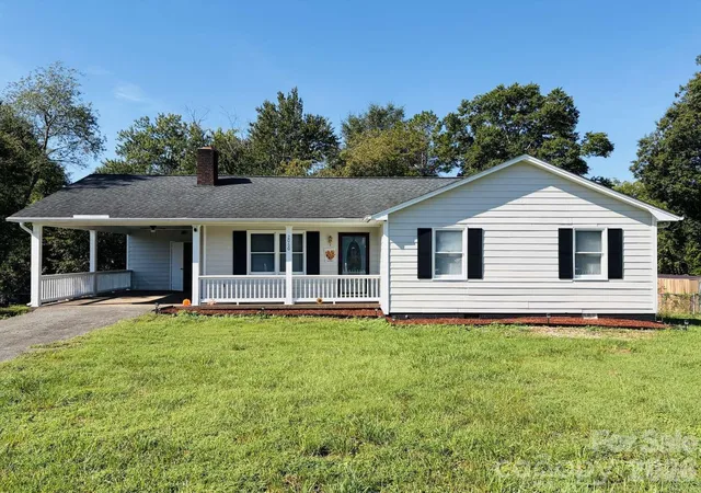 Photo 1 of Single family home for sale at 2060 27th Avenue Dr Ne, Hickory, NC 28601 | MLS# 4423738 | Listing updated on 2026-10-06