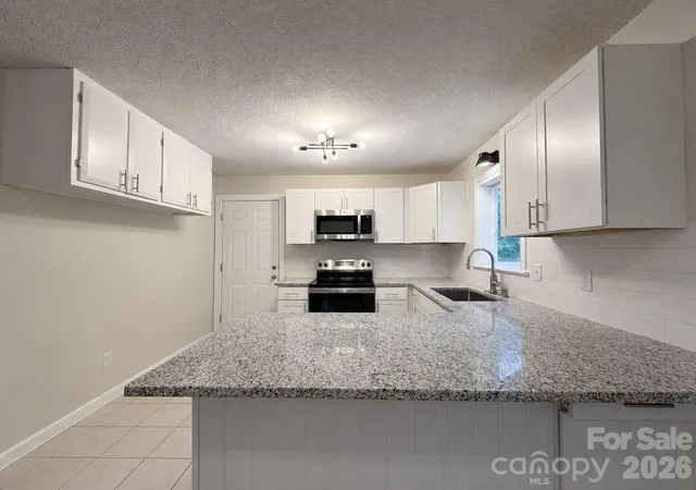 Photo 3 of Single family home for sale at 2060 27th Avenue Dr Ne, Hickory, NC 28601 | MLS# 4423738 | Listing updated on 2026-10-06