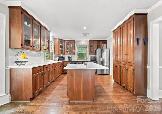 Photo 4 of Single family home for sale at 1602 Fairway Dr, Newton, NC 28658 | MLS# 4423764 | Listing updated on 2026-10-15