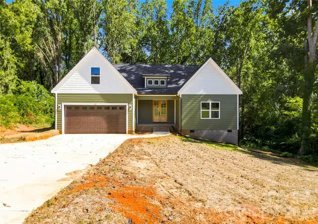 Photo 1 of Single family home for sale at 207 Country Clb Rd, Shelby, NC 28150 | MLS# 4423773 | Listing updated on 2026-09-15