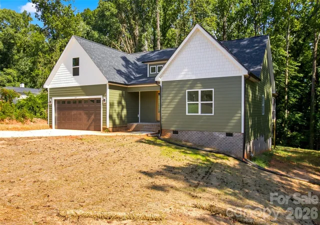 Photo 2 of Single family home for sale at 207 Country Clb Rd, Shelby, NC 28150 | MLS# 4423773 | Listing updated on 2026-09-15