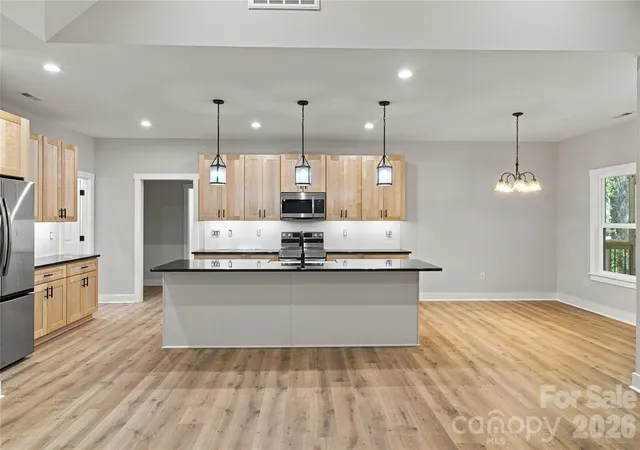 Photo 4 of Single family home for sale at 207 Country Clb Rd, Shelby, NC 28150 | MLS# 4423773 | Listing updated on 2026-09-15