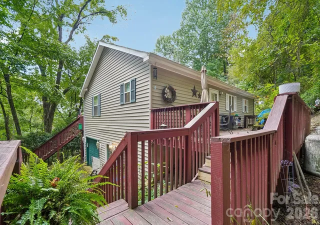 Photo 1 of Single family home for sale at 650 Crk Side Dr, Maggie Valley, NC 28751 | MLS# 4423775 | Listing updated on 2026-09-29