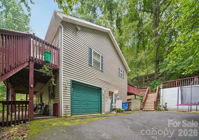Photo 2 of Single family home for sale at 650 Crk Side Dr, Maggie Valley, NC 28751 | MLS# 4423775 | Listing updated on 2026-09-29