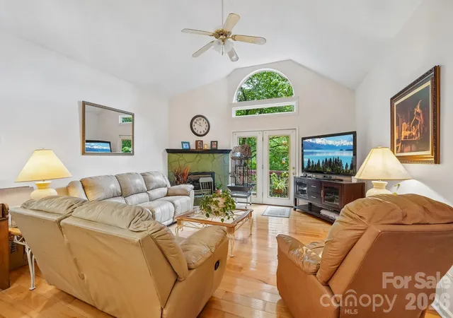 Photo 3 of Single family home for sale at 650 Crk Side Dr, Maggie Valley, NC 28751 | MLS# 4423775 | Listing updated on 2026-09-29