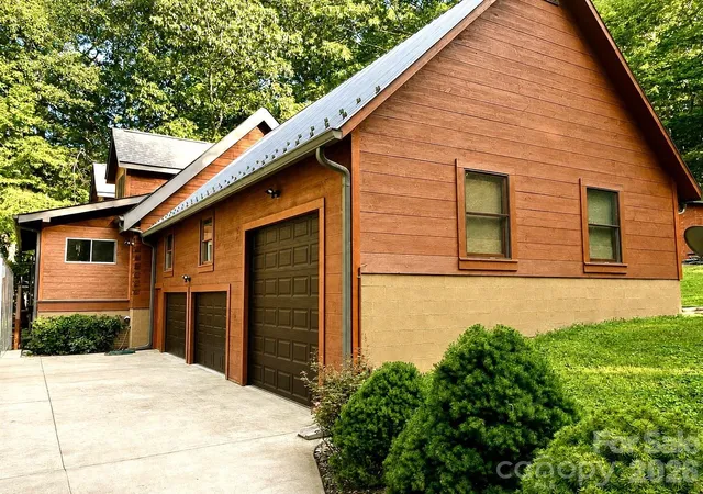 Photo 3 of Single family home for sale at 153 Montgomery Pl Ln, Zirconia, NC 28790 | MLS# 4423875 | Listing updated on 2026-09-15
