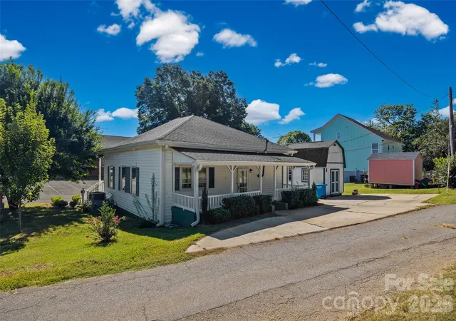 Photo 3 of Single family home for sale at 103 6th Street, Cramerton, NC 28032 | MLS# 4423884 | Listing updated on 2026-10-05