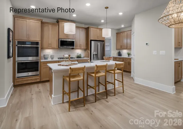 Photo 3 of Townhouse for sale at 916 Azura Ln, Fort Mill, SC 29715 | MLS# 4424030 | Listing updated on 2026-09-16