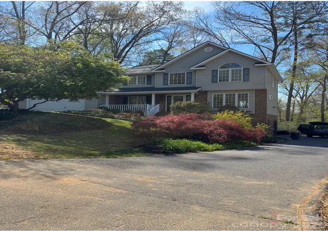 Photo 2 of Single family home for sale at 131 Caldonia Dr, Candler, NC 28715 | MLS# 4424063 | Listing updated on 2026-09-29