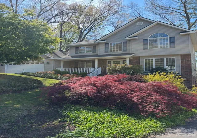 Photo 3 of Single family home for sale at 131 Caldonia Dr, Candler, NC 28715 | MLS# 4424063 | Listing updated on 2026-09-29