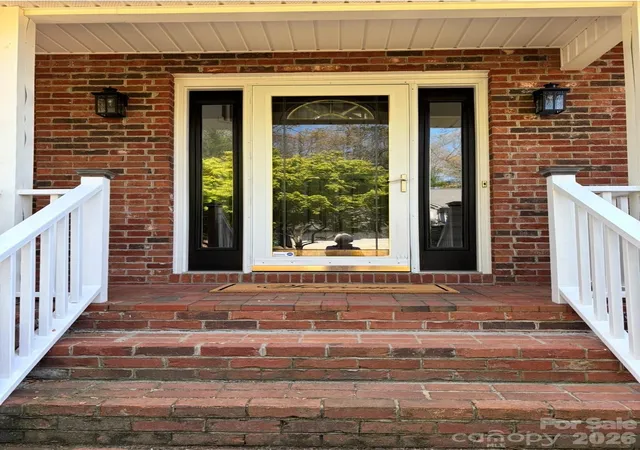 Photo 3 of Single family home for sale at 131 Caldonia Dr, Candler, NC 28715 | MLS# 4424063 | Listing updated on 2026-09-29