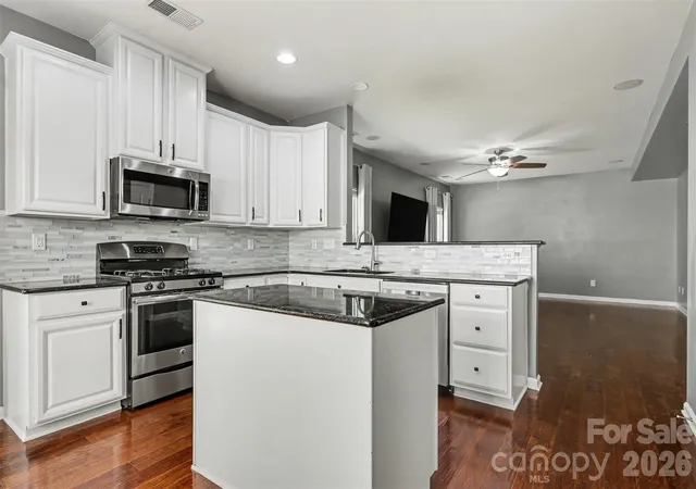 Photo 3 of Single family home for sale at 1770 Felts Pkwy, Fort Mill, SC 29715 | MLS# 4424077 | Listing updated on 2026-09-24