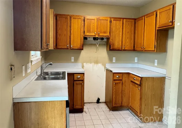Photo 4 of Single family home for sale at 10121 Brawley Ln, Charlotte, NC 28215 | MLS# 4424172 | Listing updated on 2026-09-21