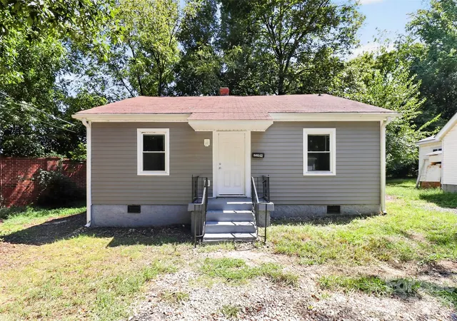 Photo 1 of Single family home for sale at 2304 Kennesaw Dr, Charlotte, NC 28216 | MLS# 4424190 | Listing updated on 2026-10-21
