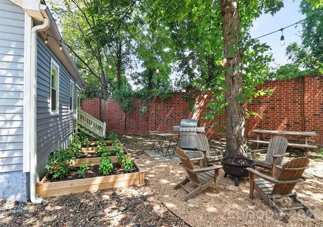 Photo 2 of Single family home for sale at 2304 Kennesaw Dr, Charlotte, NC 28216 | MLS# 4424190 | Listing updated on 2026-10-21