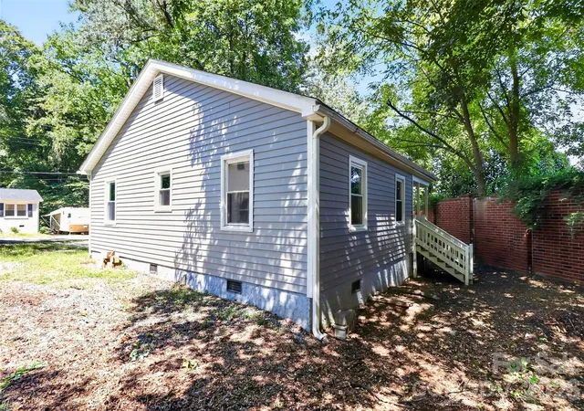 Photo 3 of Single family home for sale at 2304 Kennesaw Dr, Charlotte, NC 28216 | MLS# 4424190 | Listing updated on 2026-10-21