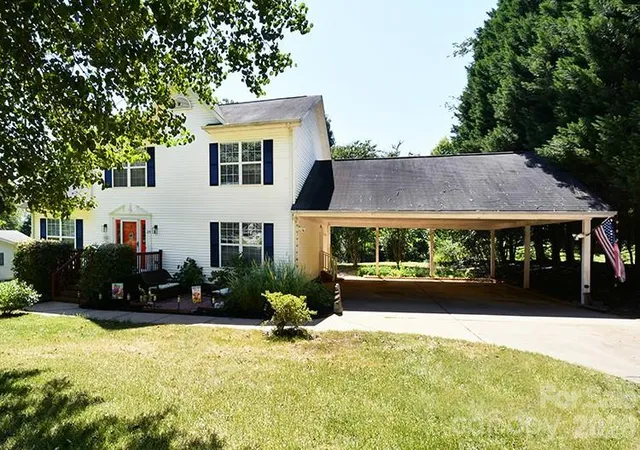 Photo 1 of Single family home for sale at 235 Crystal Cir, Mooresville, NC 28117 | MLS# 4424353 | Listing updated on 2026-09-23
