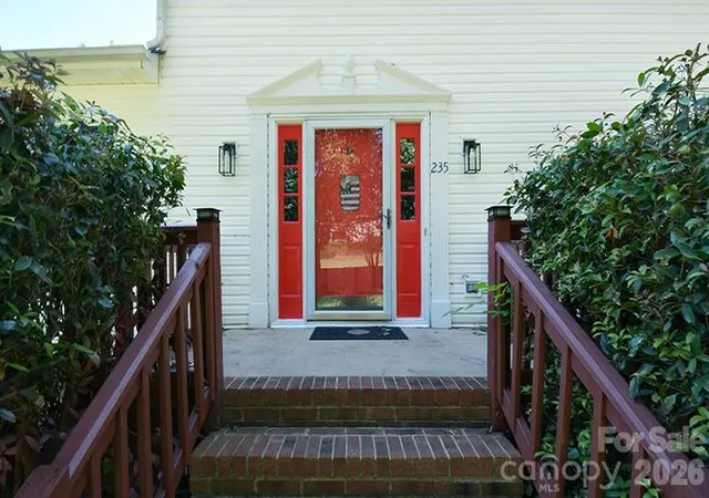 Photo 3 of Single family home for sale at 235 Crystal Cir, Mooresville, NC 28117 | MLS# 4424353 | Listing updated on 2026-09-23
