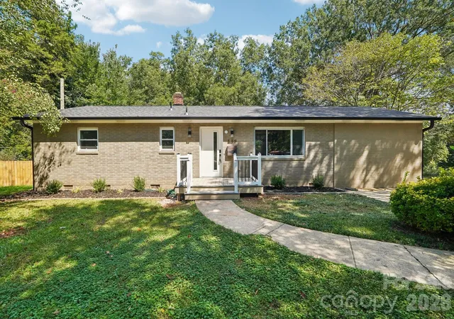 Photo 4 of Single family home for sale at 539 Frank Dr, Charlotte, NC 28215 | MLS# 4424356 | Listing updated on 2026-09-17