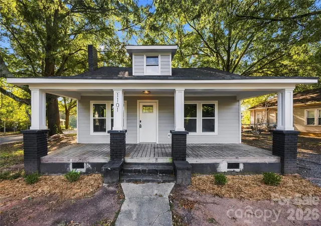Single family home for sale at 1101 Opal St, Charlotte, NC 28208 | MLS# 4424357