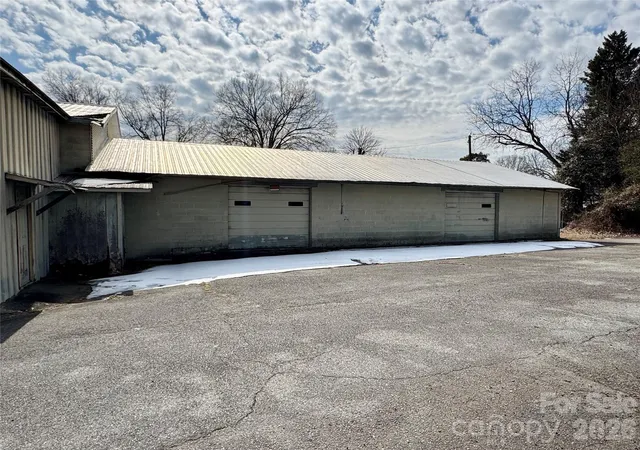 Photo 3 of Sale Pending at 545 Collins St, Kannapolis, NC 28083 | MLS# 4424371 | Listing updated on 2026-09-15