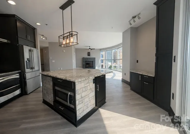 Photo 4 of Condo for sale at 333 W Trade St #907, Charlotte, NC 28202 | MLS# 4424511 | Listing updated on 2026-09-21