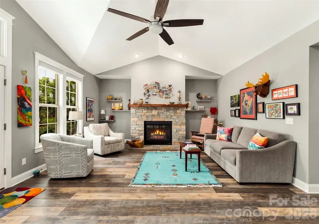Photo 4 of Single family home for sale at 40 Buckhorn Gap Rd, Candler, NC 28715 | MLS# 4424565 | Listing updated on 2026-09-15