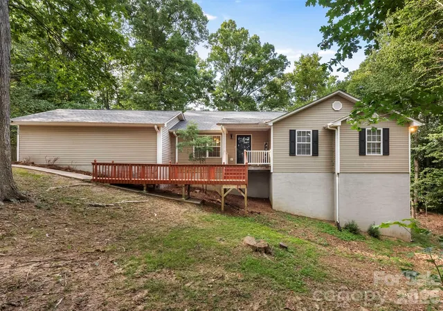 Photo 1 of Sale Pending at 6238 King George Dr, Charlotte, NC 28213 | MLS# 4424656 | Listing updated on 2026-10-07
