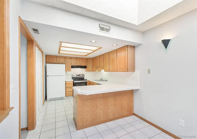 Photo 3 of Townhouse for sale at 1350 S Idalia St #G, Aurora, CO 80017 | MLS# 5247663 | Listing updated on 2026-10-23