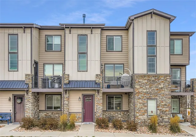 Townhouse for sale at 1610 Castle Crk Cir, Castle Rock, CO 80104 | MLS# 3709642