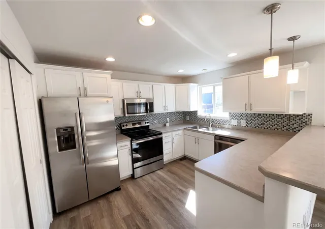 Photo 2 of Sale Pending at 9686 Fairwood St, Littleton, CO 80125 | MLS# 2195224 | Listing updated on 2026-09-15