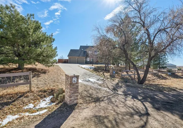 Photo 3 of Single family home for sale at 2542 Gentry Pl, Watkins, CO 80137 | MLS# 2418540 | Listing updated on 2026-09-26