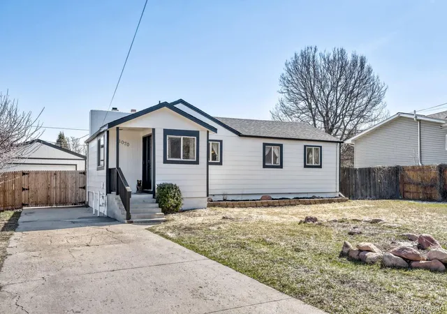 Photo 1 of Single family home for sale at 1070 Urban St, Lakewood, CO 80401 | MLS# 6633830 | Listing updated on 2026-10-22