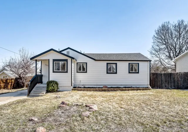 Photo 2 of Single family home for sale at 1070 Urban St, Lakewood, CO 80401 | MLS# 6633830 | Listing updated on 2026-10-22