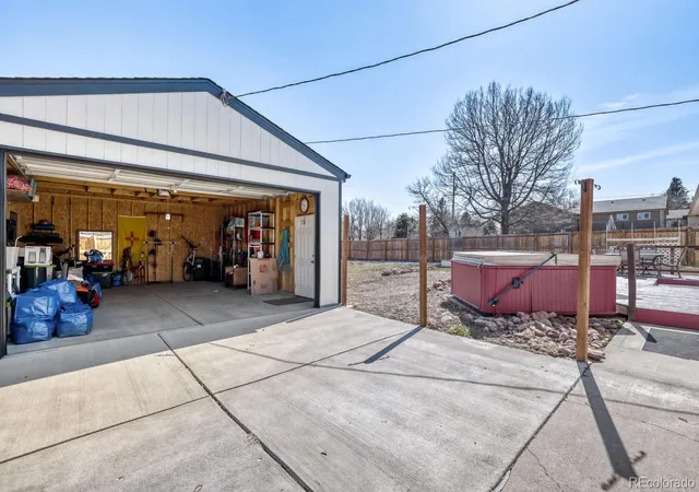 Photo 4 of Single family home for sale at 1070 Urban St, Lakewood, CO 80401 | MLS# 6633830 | Listing updated on 2026-10-22