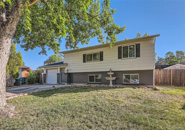 Photo 2 of Single family home for sale at 1702 S Naples St, Aurora, CO 80017 | MLS# 2490693 | Listing updated on 2026-09-10