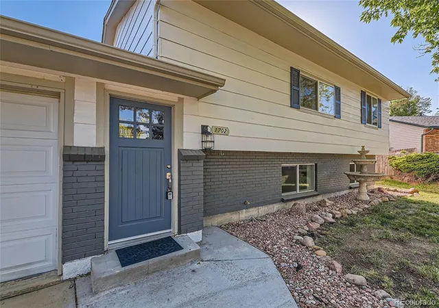 Photo 3 of Single family home for sale at 1702 S Naples St, Aurora, CO 80017 | MLS# 2490693 | Listing updated on 2026-09-10
