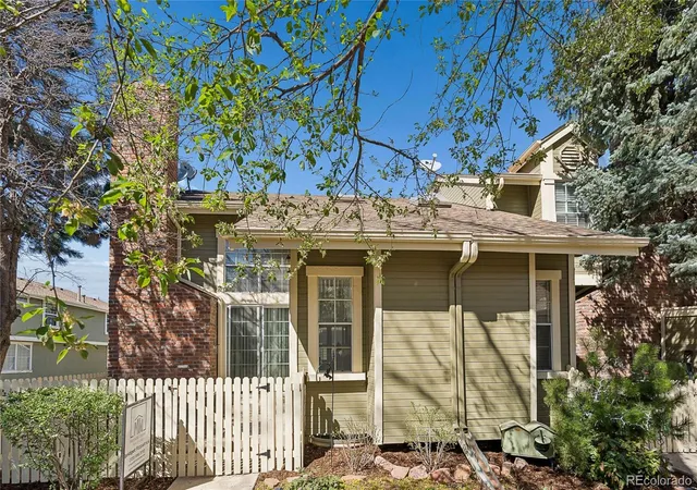 Photo 3 of Townhouse for sale at 2003 S Helena St #D, Aurora, CO 80013 | MLS# 9940831 | Listing updated on 2026-09-12
