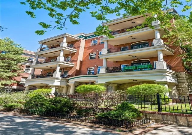 Listing Photo 4 - Condo for sale in building located at 1352 N Pennsylvania St, Denver, CO 80203 - Unit #5
