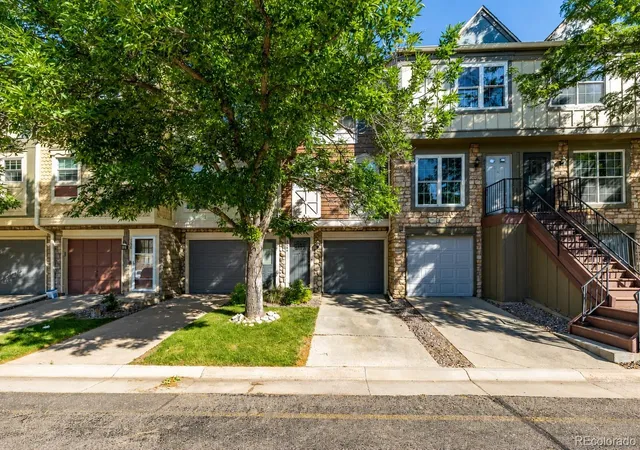 Photo 3 of Townhouse for sale at 8066 S Columbine Ct, Centennial, CO 80122 | MLS# 8041688 | Listing updated on 2026-10-05