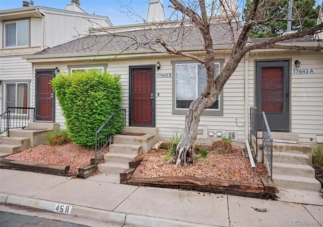 Listing Photo 4 - Condo for sale in building located at 17643 E Loyola Dr, Aurora, CO 80017 - Unit #B