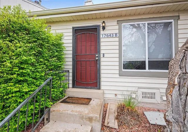 Listing Photo 5 - Condo for sale in building located at 17643 E Loyola Dr, Aurora, CO 80017 - Unit #B
