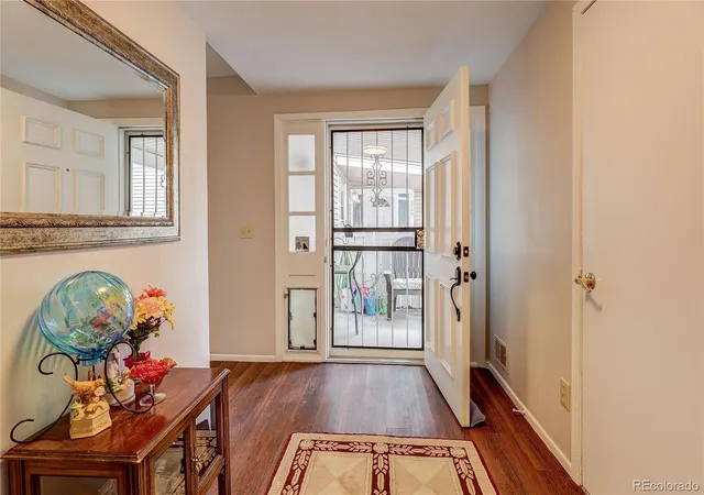 Listing Photo 5 - Condo for sale in building located at 2784 S Heather Gdns Wy, Aurora, CO 80014