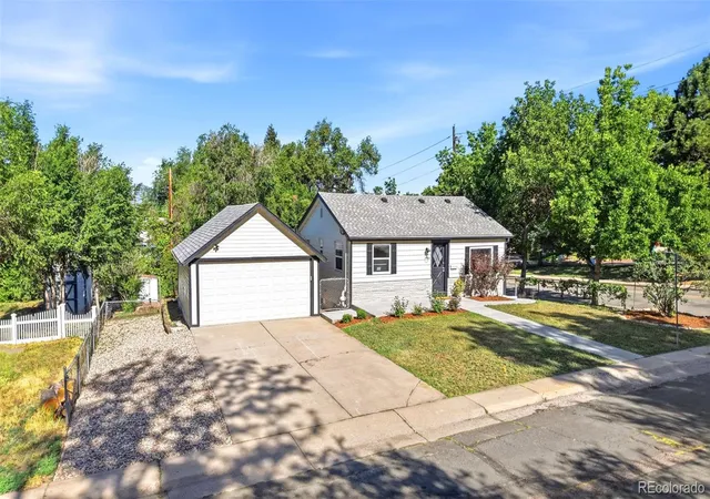 Photo 2 of Single family home for sale at 6005 S Sycamore St, Littleton, CO 80120 | MLS# 3209573 | Listing updated on 2026-09-28