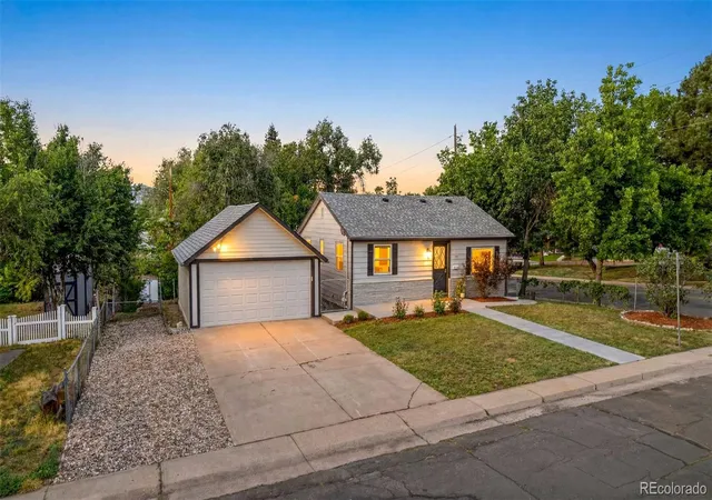 Photo 3 of Single family home for sale at 6005 S Sycamore St, Littleton, CO 80120 | MLS# 3209573 | Listing updated on 2026-10-19
