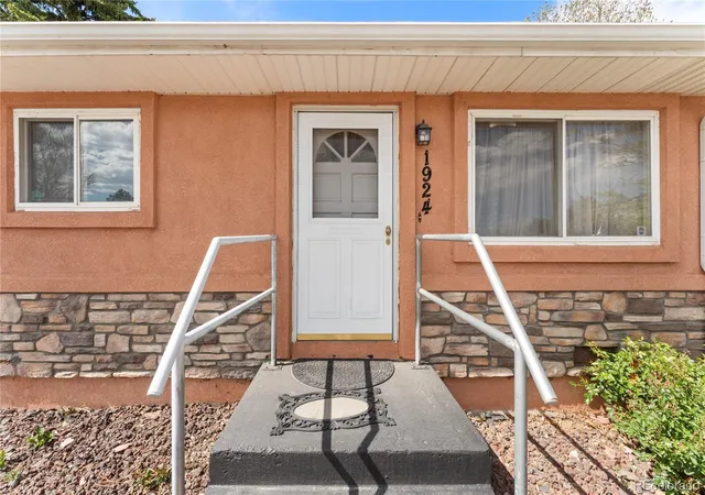 Photo 4 of Single family home for sale at 1924 Mccooke Dr, Colorado Springs, CO 80910 | MLS# 7551106 | Listing updated on 2026-09-22
