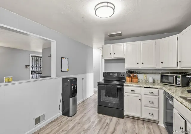 Photo 4 of Single family home for sale at 7510 Monaco St, Commerce City, CO 80022 | MLS# 3443318 | Listing updated on 2026-09-23